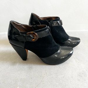 Vintage chunky heel suede black ankle boot size 9